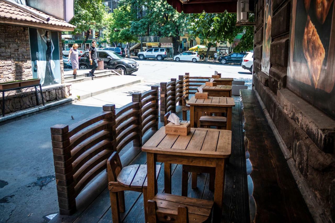 Metro Hostel Ереван Экстерьер фото